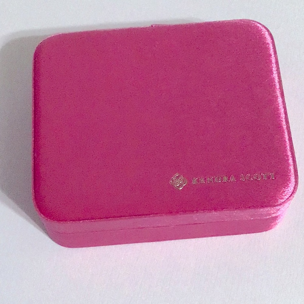 KENDRA SCOTT~ Mattie Large Jewelry Box~Hot Pink